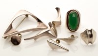 Lot 817 - A quantity of modern design jewellery, to...