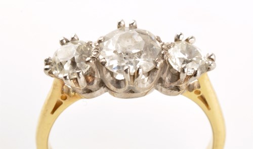 Lot 907 - A three stone diamond ring, the graduated old...