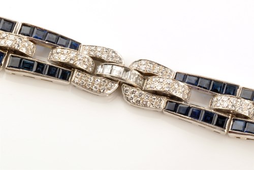 Lot 913 - An Art Deco style diamond and sapphire...