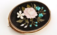 Lot 914 - A Victorian pietra dura brooch, the oval onyx...