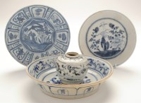 Lot 382 - A group of shipwreck blue and white porcelains,...