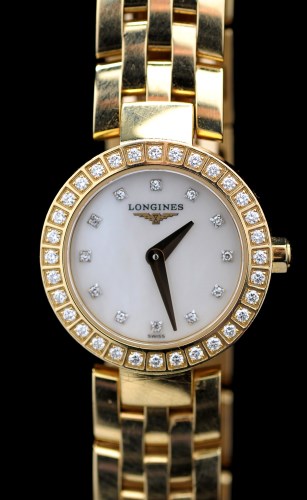 Lot 634 - Longines: a lady's 18ct. gold wristwatch, the...