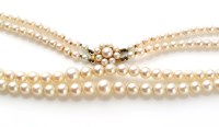 Lot 731 - A two row graduated cultured pearl necklace,...