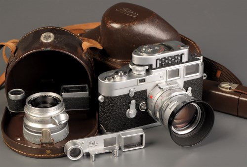 Lot 968 - A Leica M3 35mm rangefinder camera in chrome,...