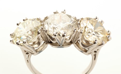 Lot 809 - A three stone diamond ring, each of the...