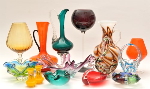 Lot 1029 - Studio glass: a tri-form dish; a splash effect...