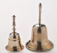 Lot 415 - An Elizabeth II silver table bell, by Reid &...