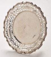 Lot 483 - An Edwardian silver fruit stand, by Walker &...