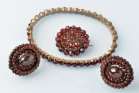 Lot 642 - A quantity of Victorian garnet set jewellery,...