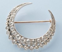 Lot 707 - An Edwardian diamond crescent brooch, set...