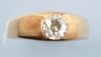 Lot 735 - A solitaire diamond ring, the old brilliant...