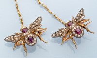 Lot 738 - A Victorian double bee brooch, each of the two...