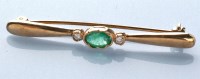 Lot 759 - An emerald, diamond and 9ct. yellow gold bar...