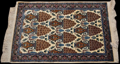 Lot 900 - A machine made rug, depicting vases of pink,...