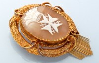 Lot 854 - A Victorian carved shell cameo brooch, the...