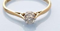 Lot 905 - A single stone diamond ring, the brilliant cut...