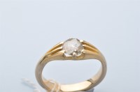 Lot 917 - A gentleman's diamond ring, the circular facet...