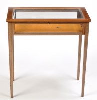 Lot 1352 - An Edwardian style inlaid mahogany bijouterie...