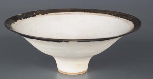 Lot 307 - Dame Lucie Rie: a footed bowl, circa 1975,...