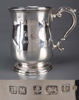 Lot 570 - A George V christening mug, by H. Matthews,...