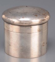 Lot 687 - An Edwardian silver pill box and cover, by...