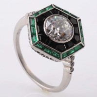 Lot 901 - An Art Deco emerald, diamond and onyx ring,...