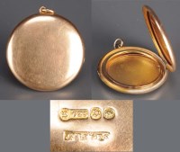 Lot 918 - A 9ct. gold circular locket.