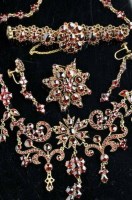 Lot 919 - A garnet parure, comprising: necklace; brooch;...