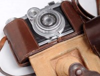 Lot 1119 - A Zeiss Ikon Nettax folding camera fitted...