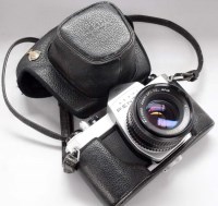 Lot 1198 - A Pentax Spotmatic SP1000 fitted SMC Takumar...