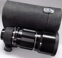 Lot 1202 - A Pentax SMC Takumar 300mm f4 telephoto lens,...