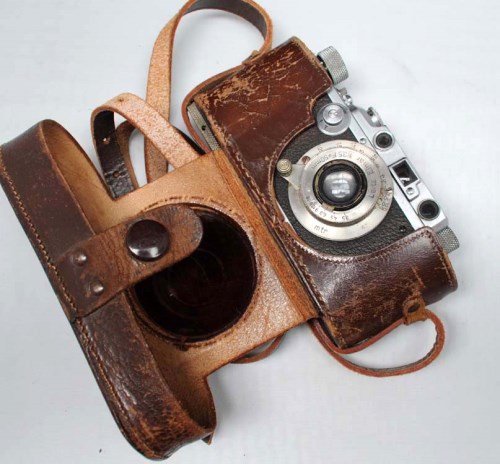 Lot 1213 - A Leica III camera, serial no. 192227, fitted...