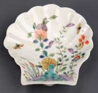 Lot 253 - An early Worcester shell dish, circa 1753-54,...