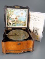 Lot 425 - A 19th Century Schutz polyphon, playing 8...