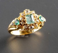 Lot 788 - An emerald, diamond and gold ring, c.1830, the...