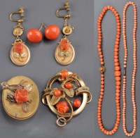 Lot 790 - A selection of coral jewellery, to include:...