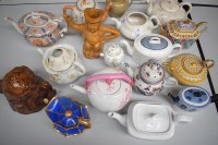 Lot 133 - A quantity of teapots, one by Belleek; a soft...