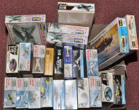 Lot 1025 - Revell 1/72 scale model kits, aircraft various....