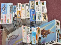 Lot 1035 - Revell 1/72 scale model kits of aeroplanes and...