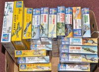 Lot 1043 - Italeri 1/72 scale model kits, military...