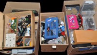 Lot 1107 - A large quantity of Scalextric and other slot...