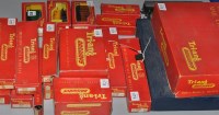 Lot 1173 - Tri-ang railways 00 gauge railway items to...