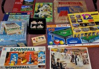 Lot 1185 - A quantity of jigsaws, games, puzzles, etc.