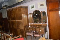 Lot 1809 - An Edwardian fiddle-back mahogany bedroom...