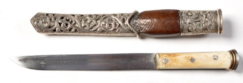 Lot 421 - A Persian dagger, the single edged blade on...