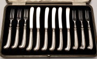 Lot 704 - Six George V silver handled fruit knives and...