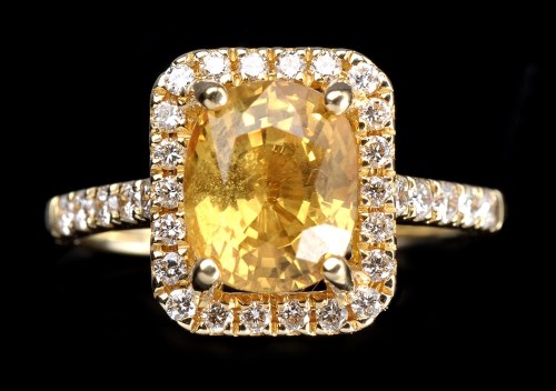 Lot 1006 - A yellow sapphire and diamond cluster ring,...