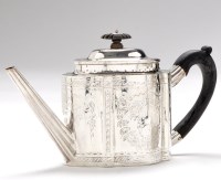 Lot 254 - A George III silver teapot, by John Langlands...