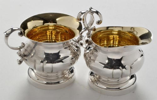 Lot 318 - An American silver cream jug and sugar bowl,...