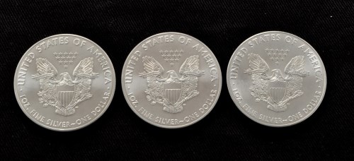 Lot 325 - Three fine silver 1oz Liberty United States of...